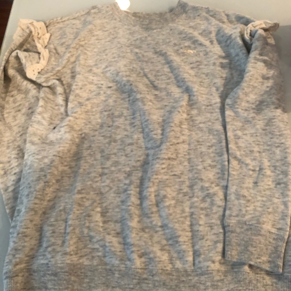 Ruffled sleeve sweatshirt